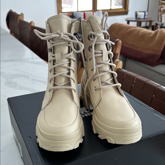 Sorel Brex Lace-Up Boot In Bleached Ceramic Cream Lace-Up Boots, New, size 8 - Picture 3 of 5